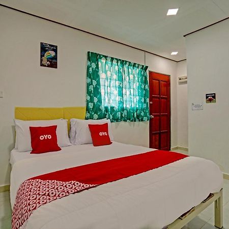 Capital O 90423 Teratai Chalet Hotel Kampong Raja Eksteriør billede