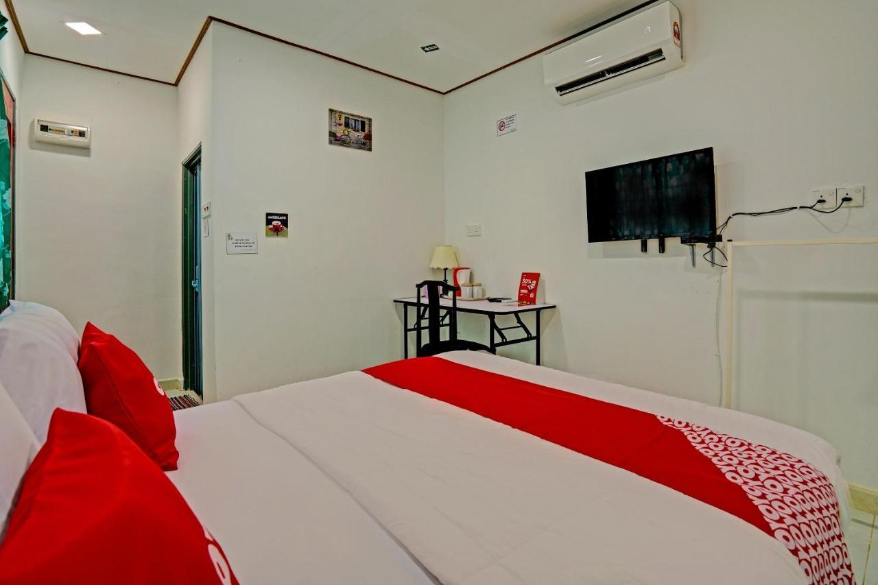 Capital O 90423 Teratai Chalet Hotel Kampong Raja Eksteriør billede