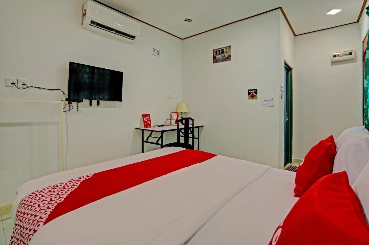 Capital O 90423 Teratai Chalet Hotel Kampong Raja Eksteriør billede