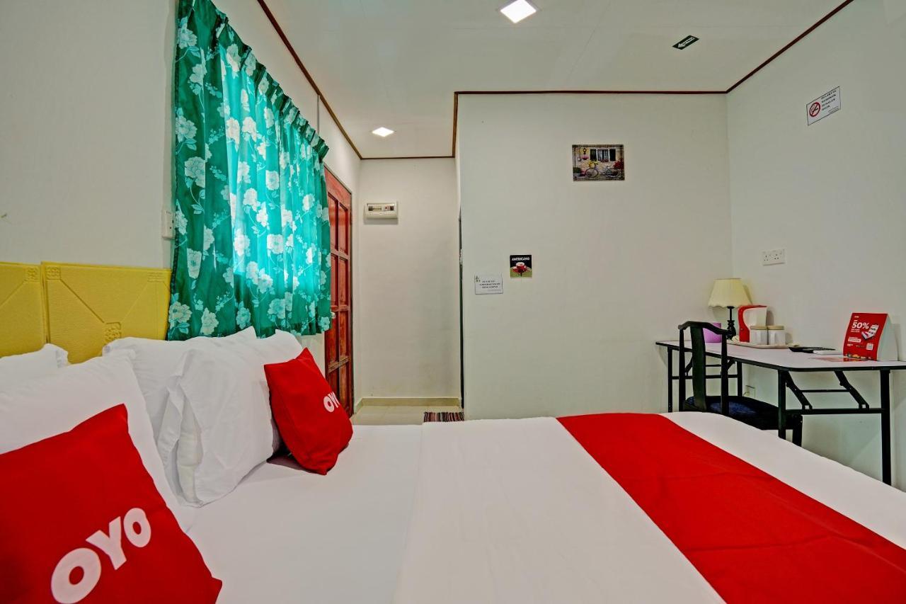 Capital O 90423 Teratai Chalet Hotel Kampong Raja Eksteriør billede