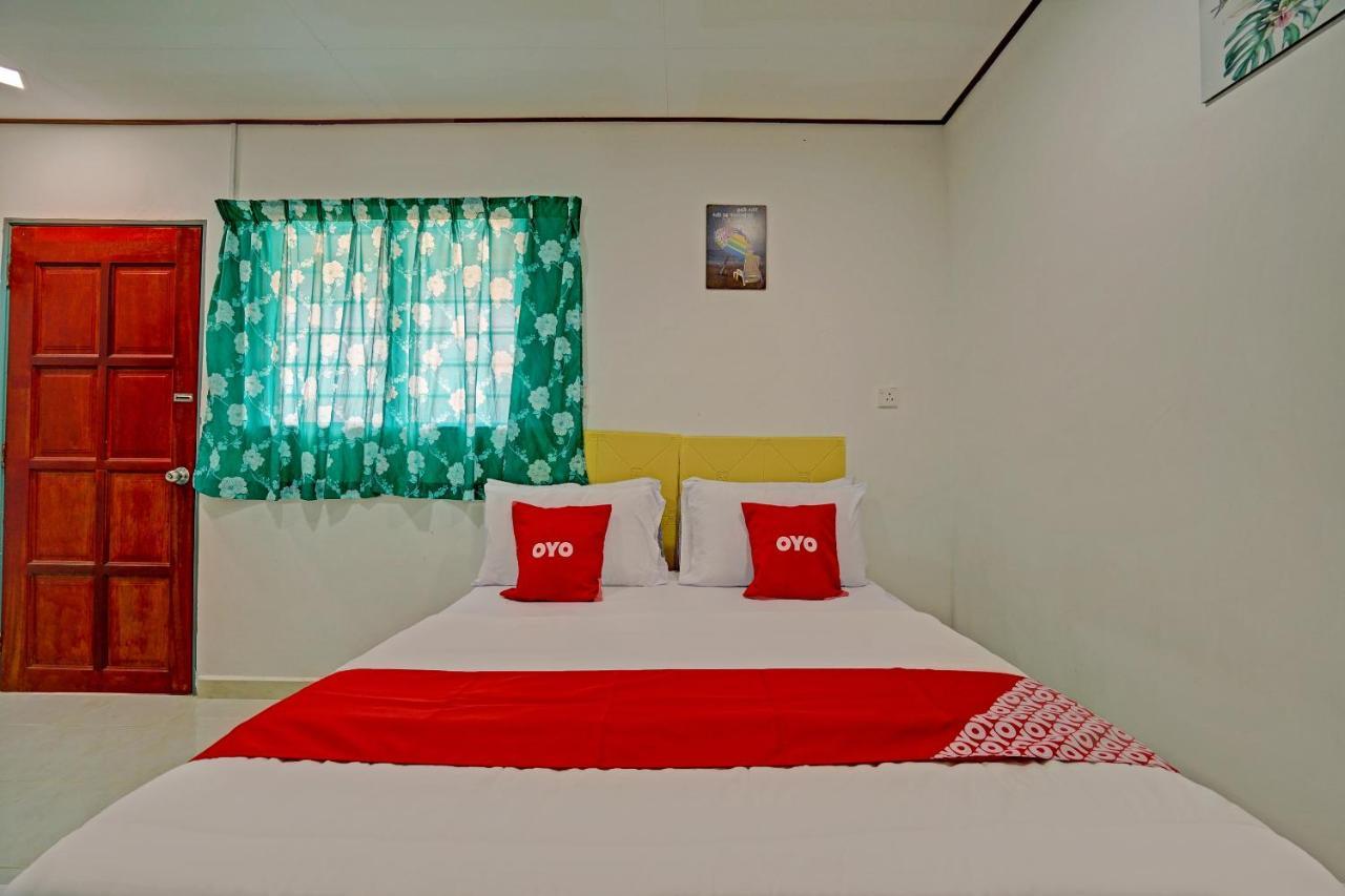 Capital O 90423 Teratai Chalet Hotel Kampong Raja Eksteriør billede
