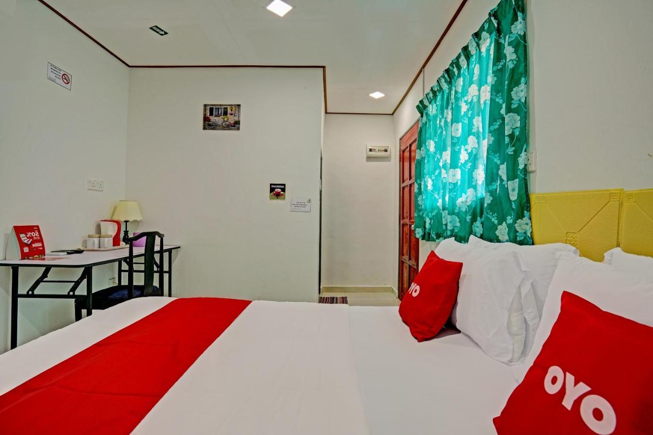 Capital O 90423 Teratai Chalet Hotel Kampong Raja Eksteriør billede