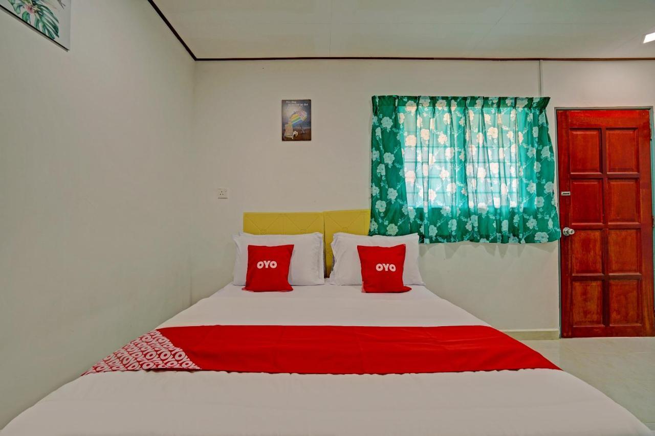 Capital O 90423 Teratai Chalet Hotel Kampong Raja Eksteriør billede