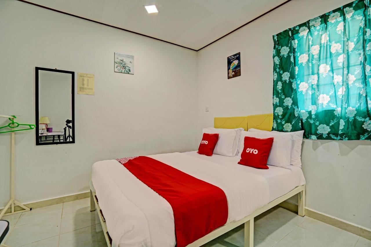 Capital O 90423 Teratai Chalet Hotel Kampong Raja Eksteriør billede