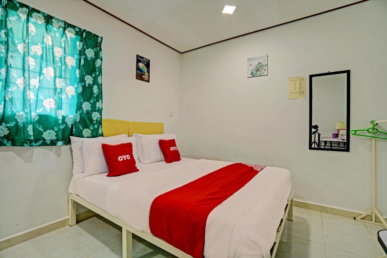 Capital O 90423 Teratai Chalet Hotel Kampong Raja Eksteriør billede